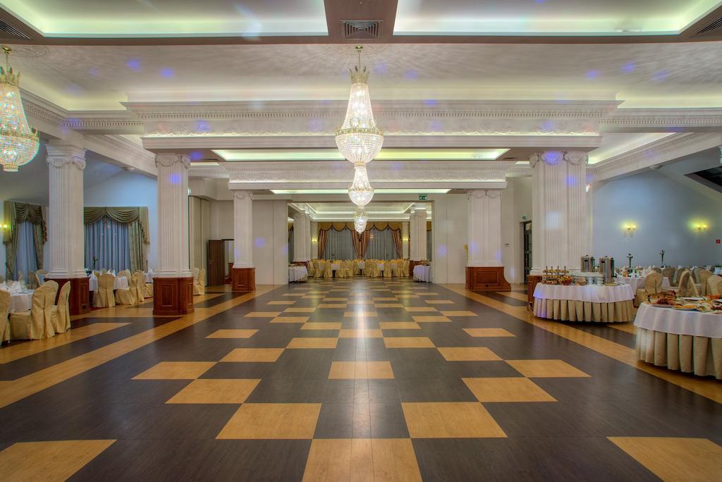 Hotel Lancut Exterior photo