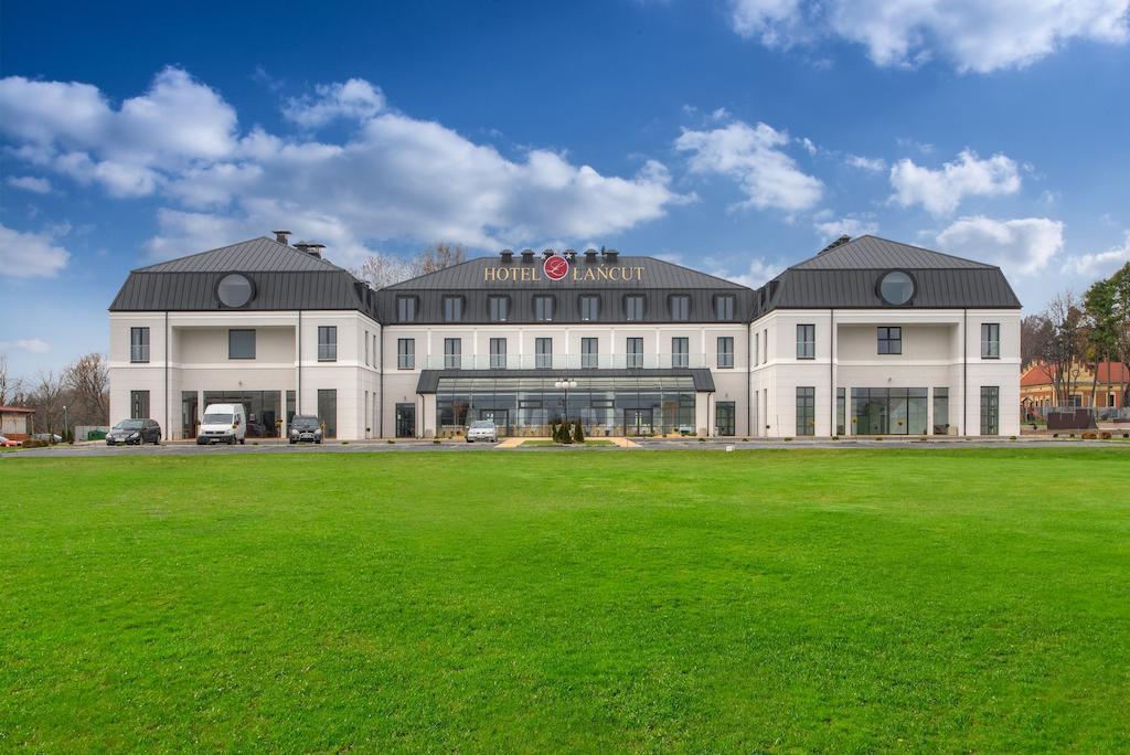Hotel Lancut Exterior photo